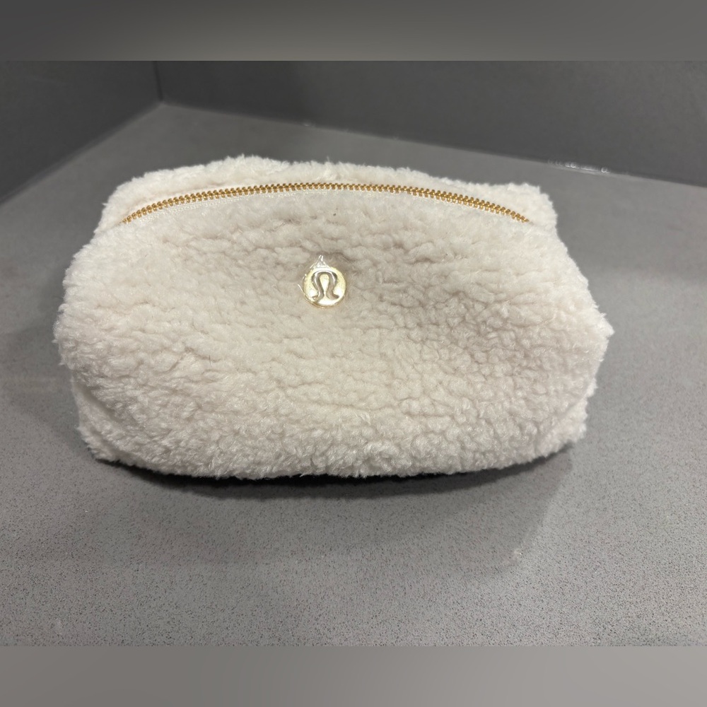 lululemon athletica White Sherpa Bag